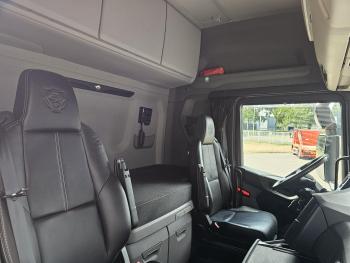 S660 V8 6x2 BOOGIE / RETARDER / FULL AIR SUSPENSION